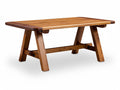 ** **Massiver Holztisch mit stabiler Konstruktion**