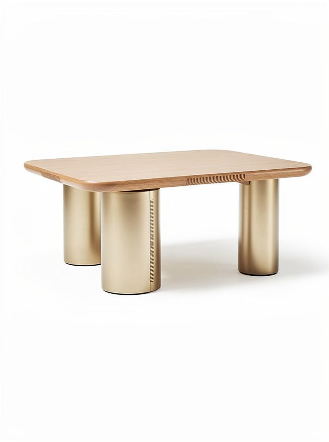 **Technischer Titel: Moderner Tisch mit Holzplatte und goldenen Säulen**